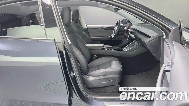 Tesla Model Y 2025 — photo 16