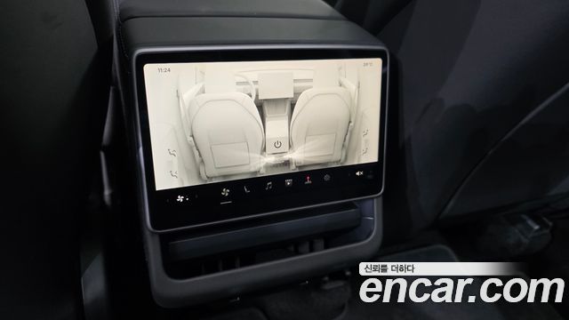Tesla Model Y 2025 — photo 29
