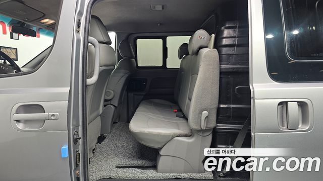 Hyundai Starex 2017 — photo 11