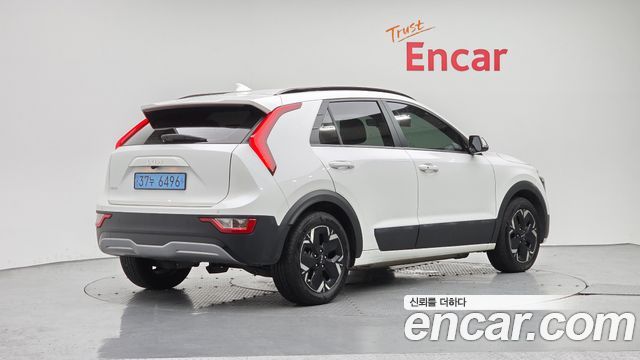 Kia Niro 2023 — photo 2