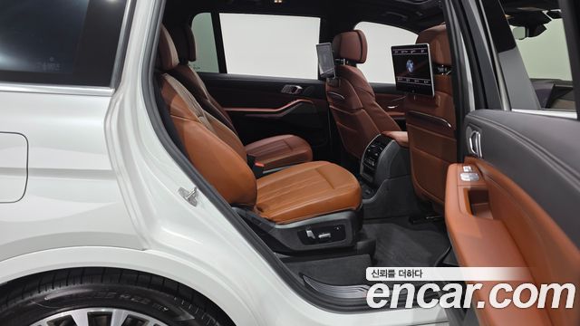 BMW X7 2023 — photo 17