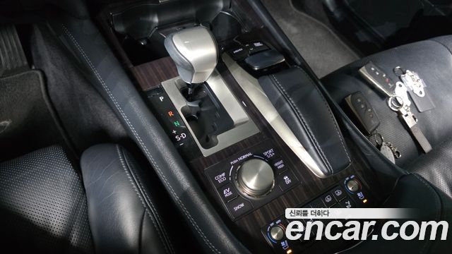 Lexus LS 2014 — photo 9