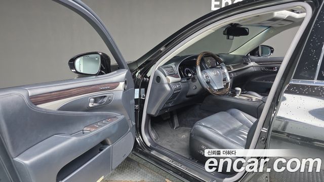 Lexus LS 2014 — photo 11