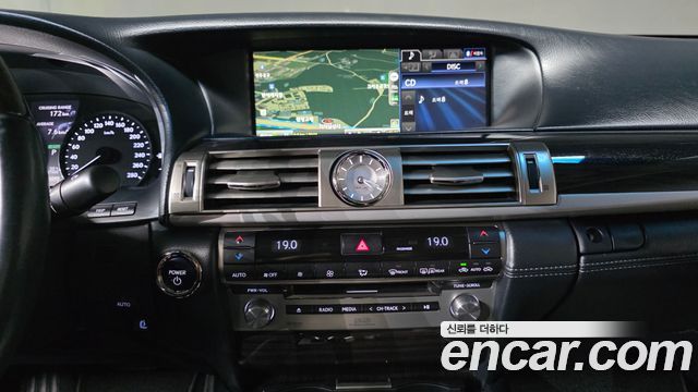 Lexus LS 2014 — photo 14