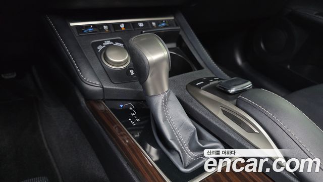 Lexus ES 2016 — photo 9