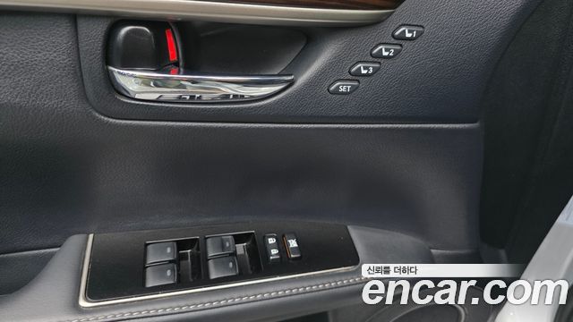 Lexus ES 2016 — photo 11