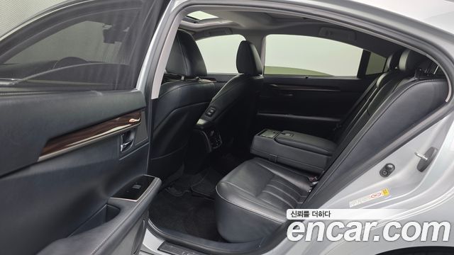 Lexus ES 2016 — photo 16