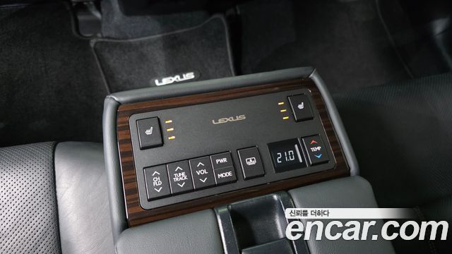 Lexus ES 2016 — photo 17