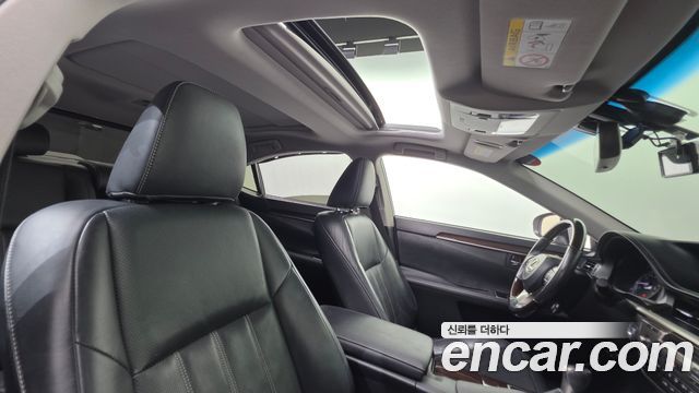 Lexus ES 2016 — photo 20