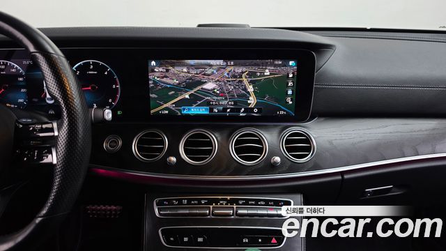 Mercedes-Benz E-Class 2021 — photo 13