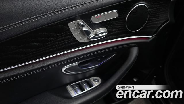 Mercedes-Benz E-Class 2021 — photo 20