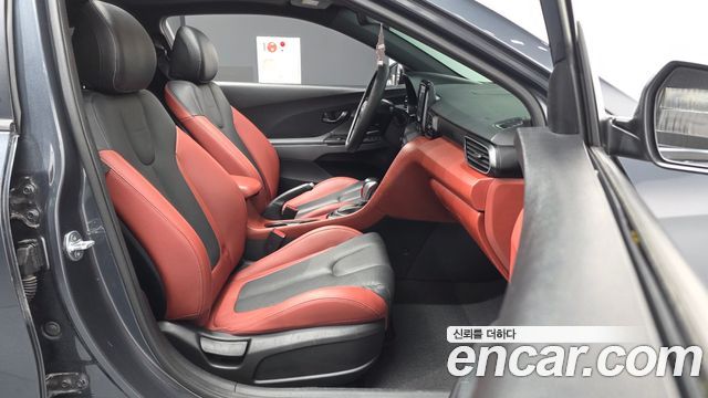 Hyundai Veloster 2018 — photo 11