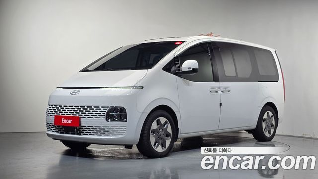 Hyundai Staria 2025 — photo 1