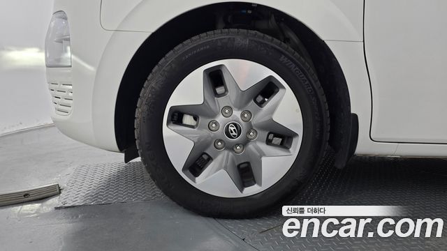 Hyundai Staria 2025 — photo 5