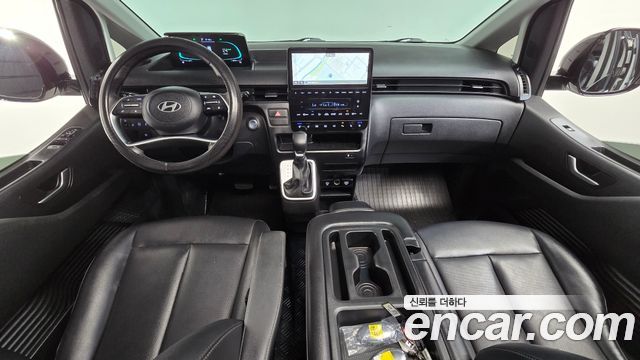 Hyundai Staria 2025 — photo 10