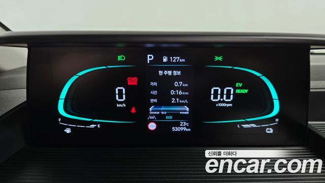 Hyundai Staria 2025 — photo 11