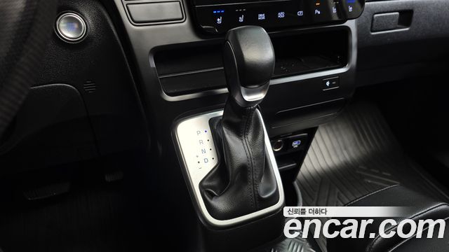 Hyundai Staria 2025 — photo 12