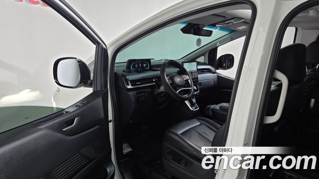 Hyundai Staria 2025 — photo 13