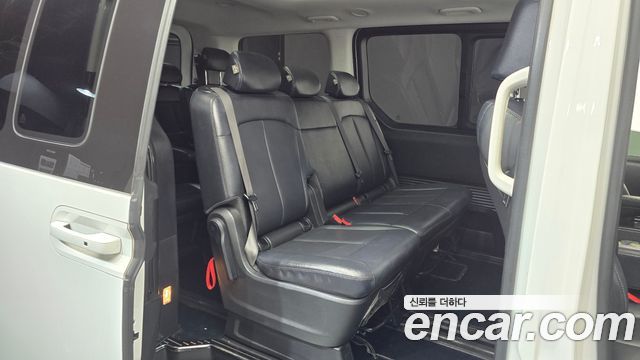 Hyundai Staria 2025 — photo 17
