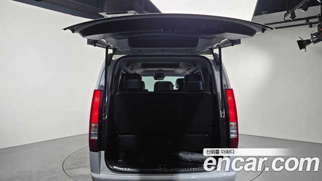 Hyundai Staria 2025 — photo 25