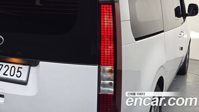 Hyundai Staria 2025 — photo 9