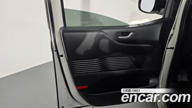 Hyundai Staria 2025 — photo 14