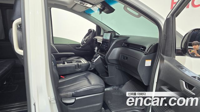 Hyundai Staria 2025 — photo 16