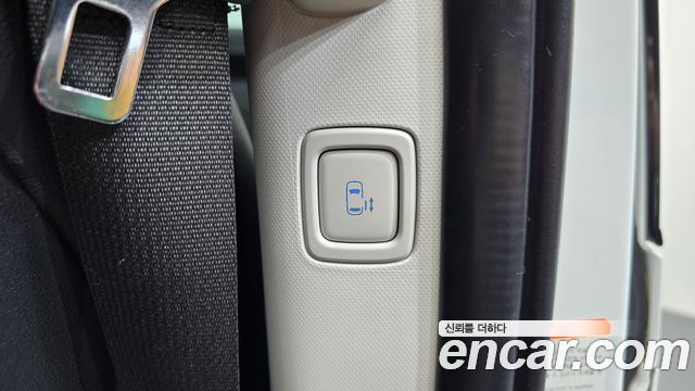Hyundai Staria 2025 — photo 28