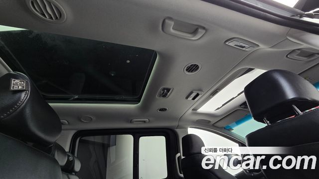Hyundai Staria 2025 — photo 32