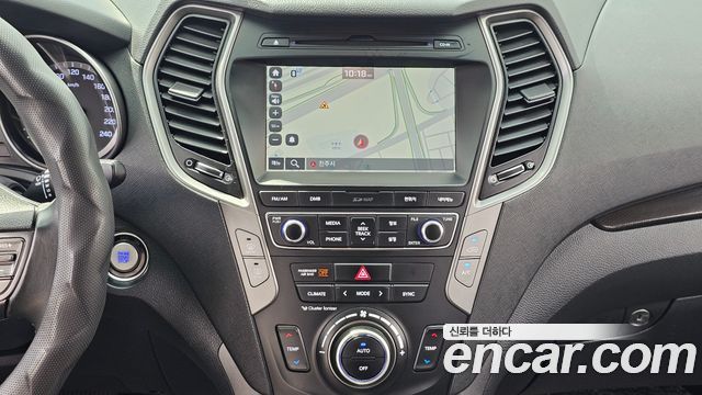Hyundai Santafe 2018 — photo 14