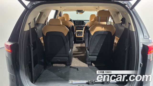 Kia Canival 2021 — photo 16