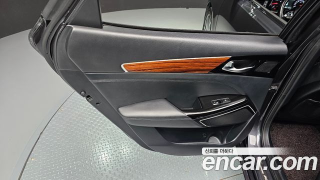 Kia K7 2017 — photo 15
