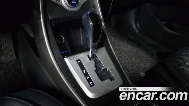 Hyundai AVANTE 2012 — photo 9