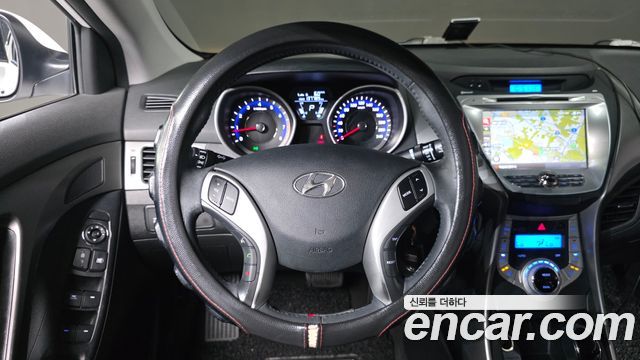 Hyundai AVANTE 2012 — photo 13