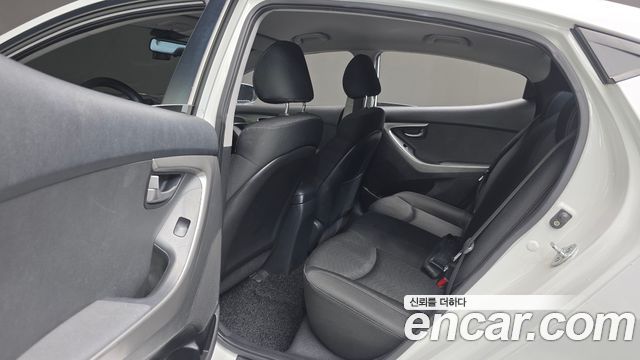 Hyundai AVANTE 2012 — photo 17