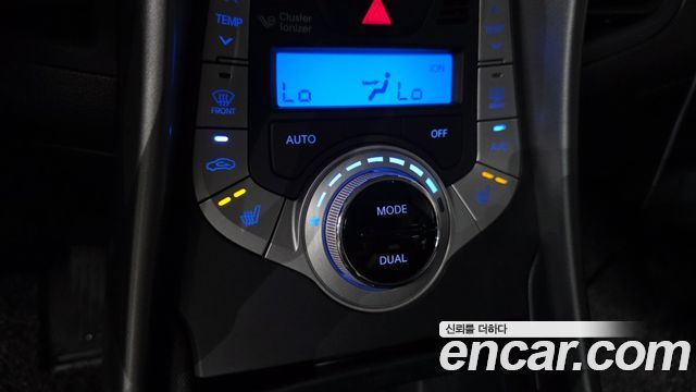Hyundai AVANTE 2012 — photo 19