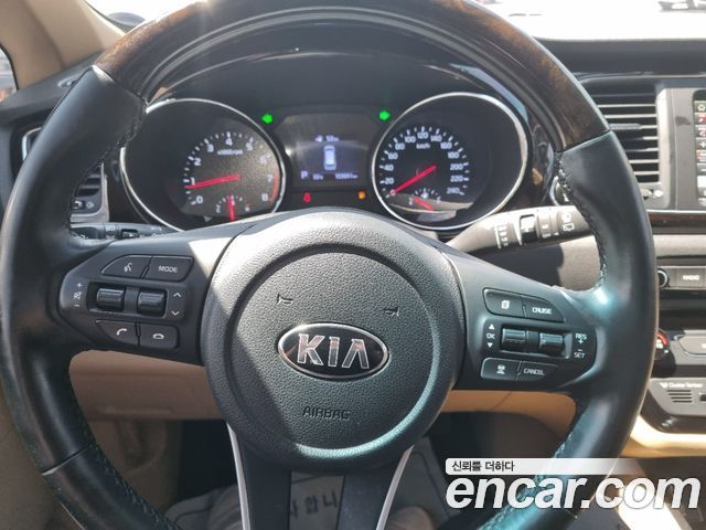 Kia Canival 2020 — photo 11