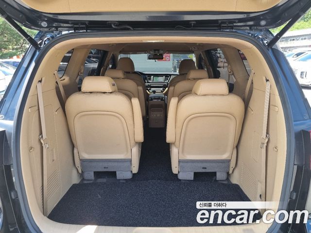 Kia Canival 2020 — photo 17