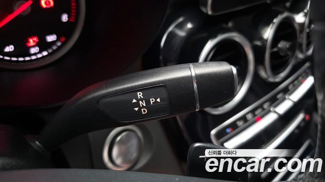 Mercedes-Benz GLC-Class 2016 — photo 12