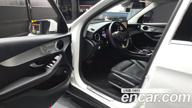 Mercedes-Benz GLC-Class 2016 — photo 13