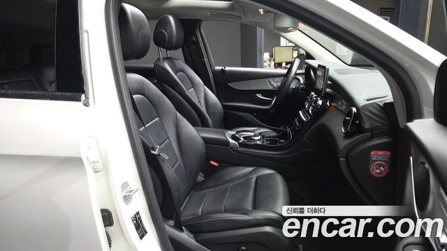 Mercedes-Benz GLC-Class 2016 — photo 17