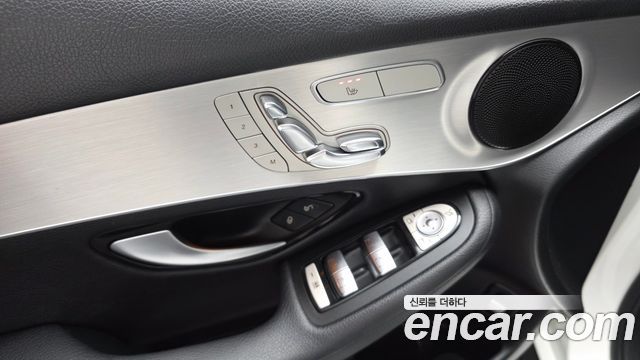 Mercedes-Benz GLC-Class 2016 — photo 24