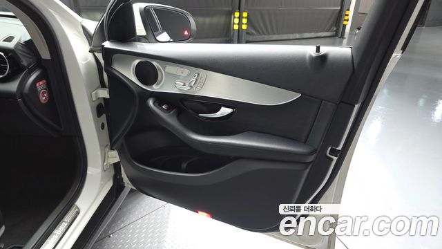 Mercedes-Benz GLC-Class 2016 — photo 14