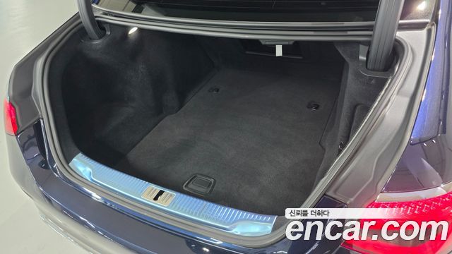 Mercedes-Benz S-Class 2025 — photo 10