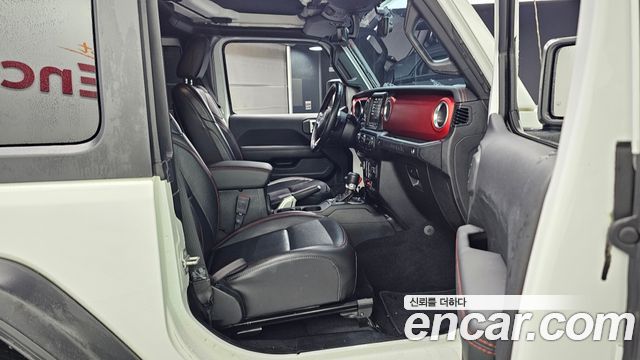 Jeep Wrangler 2020 — photo 11