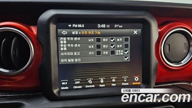 Jeep Wrangler 2020 — photo 16