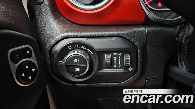Jeep Wrangler 2020 — photo 17