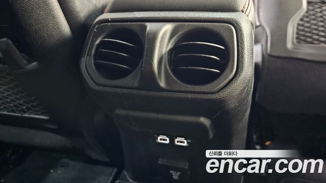 Jeep Wrangler 2020 — photo 19