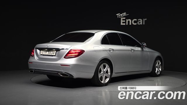 Mercedes-Benz E-Class 2017 — photo 2