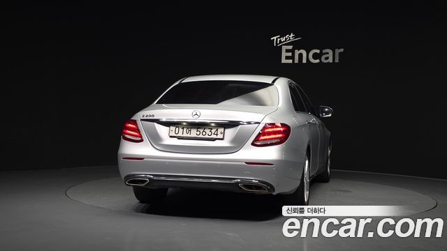 Mercedes-Benz E-Class 2017 — photo 4